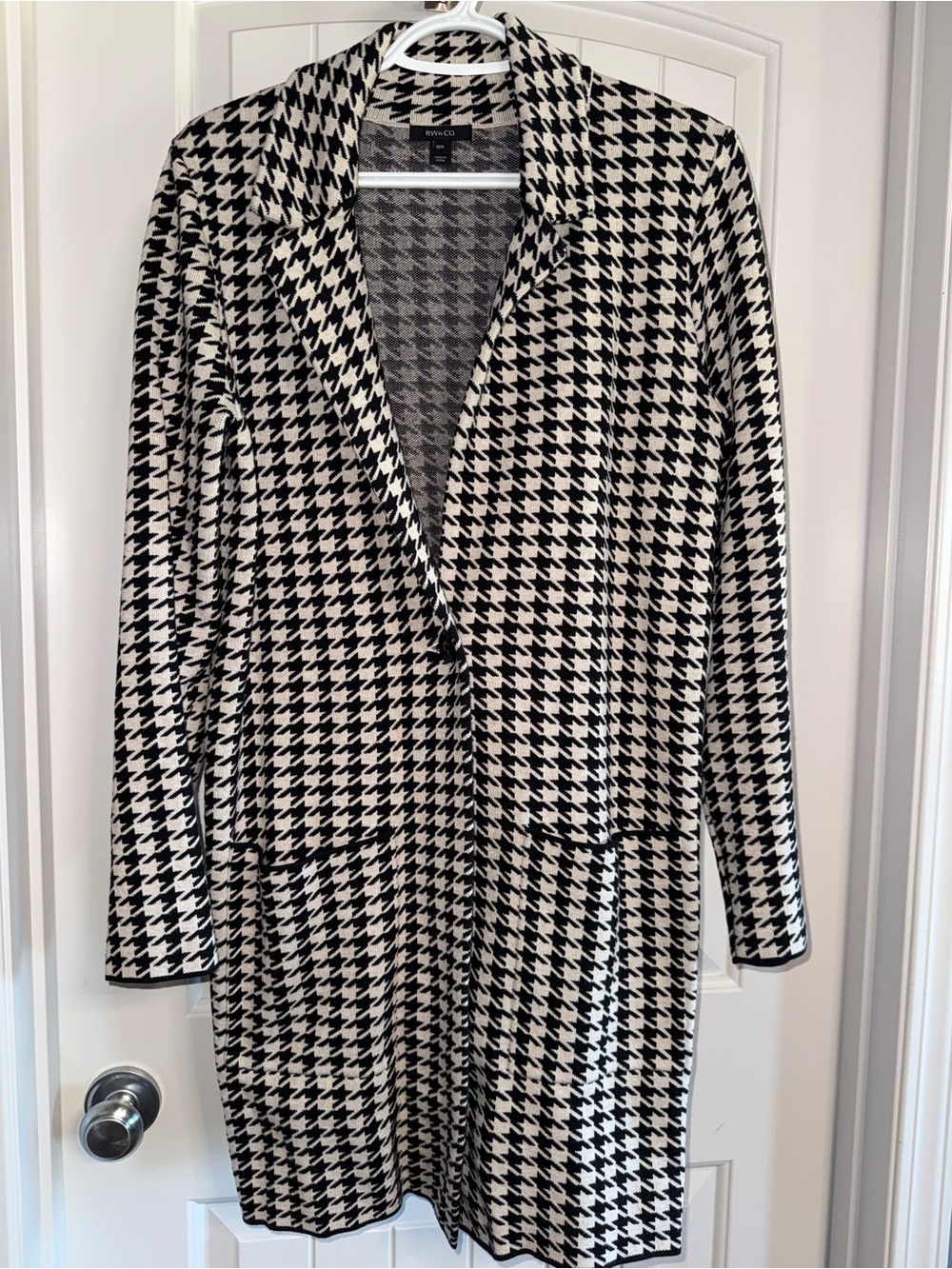 RW&CO. Black and White Houndstooth Long Knit Blazer